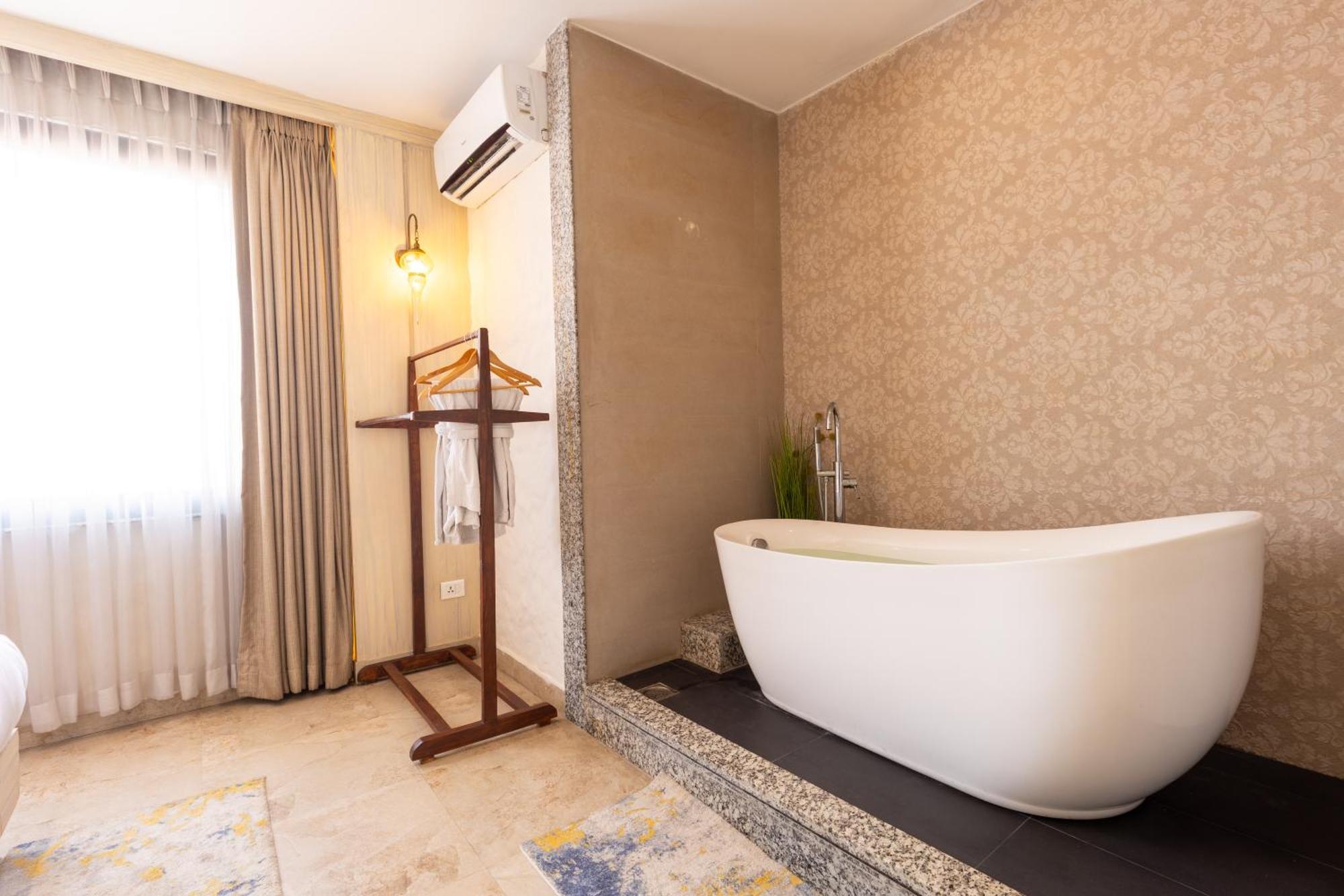 Arushi Boutique Hotel 4*