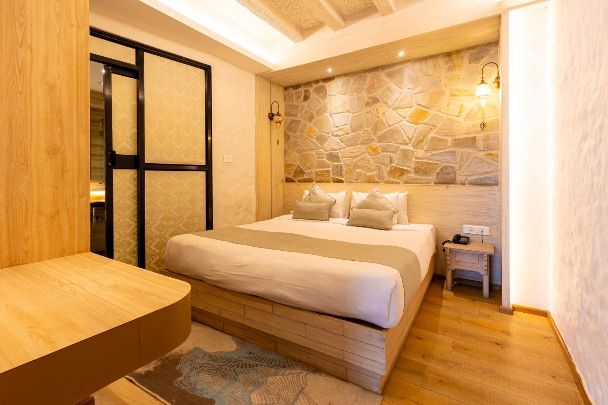 Arushi Boutique 4*