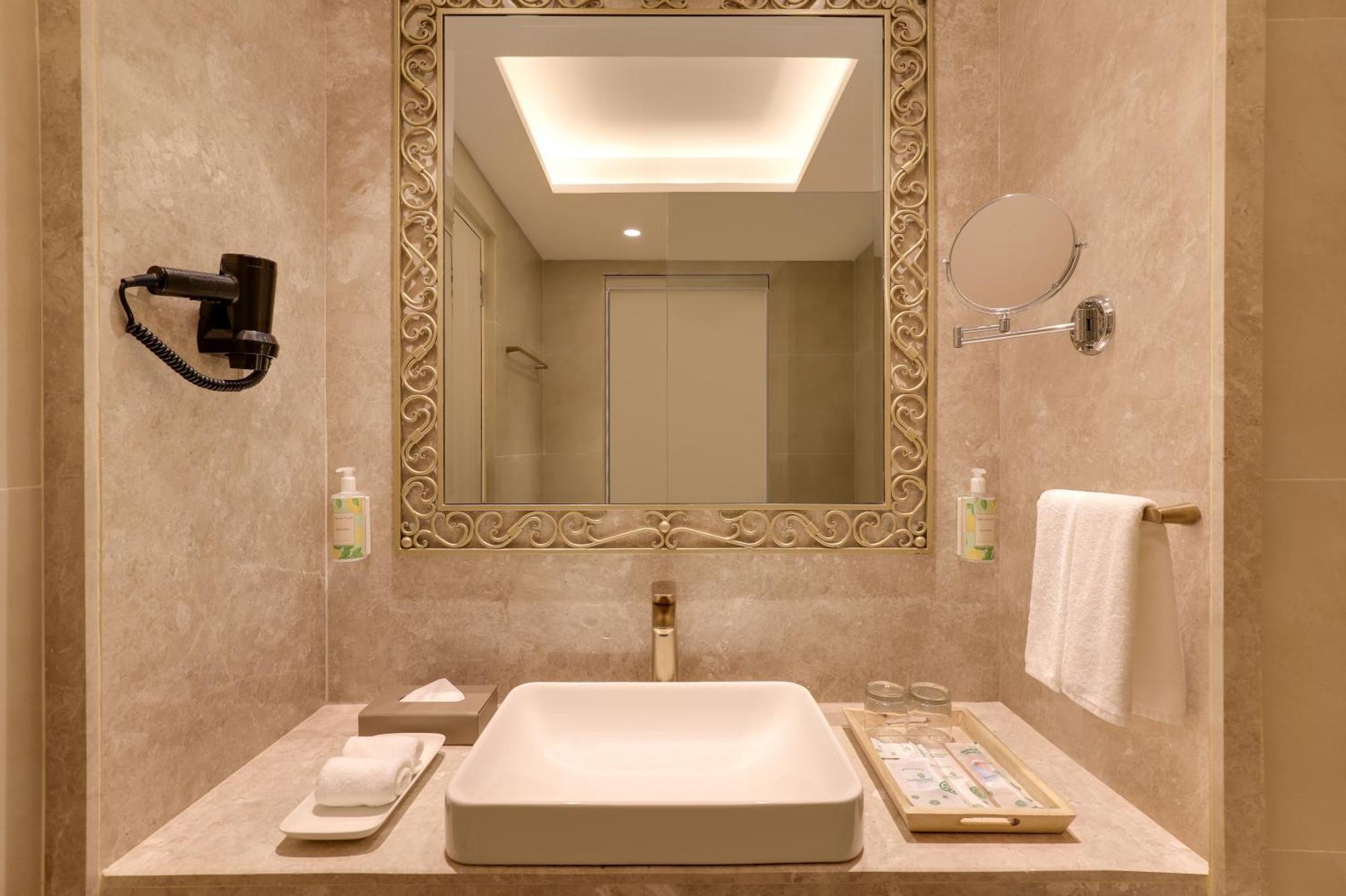 Hotel Lemon Tree Premier Budhanilkantha Kathmandu, Nepal 5*