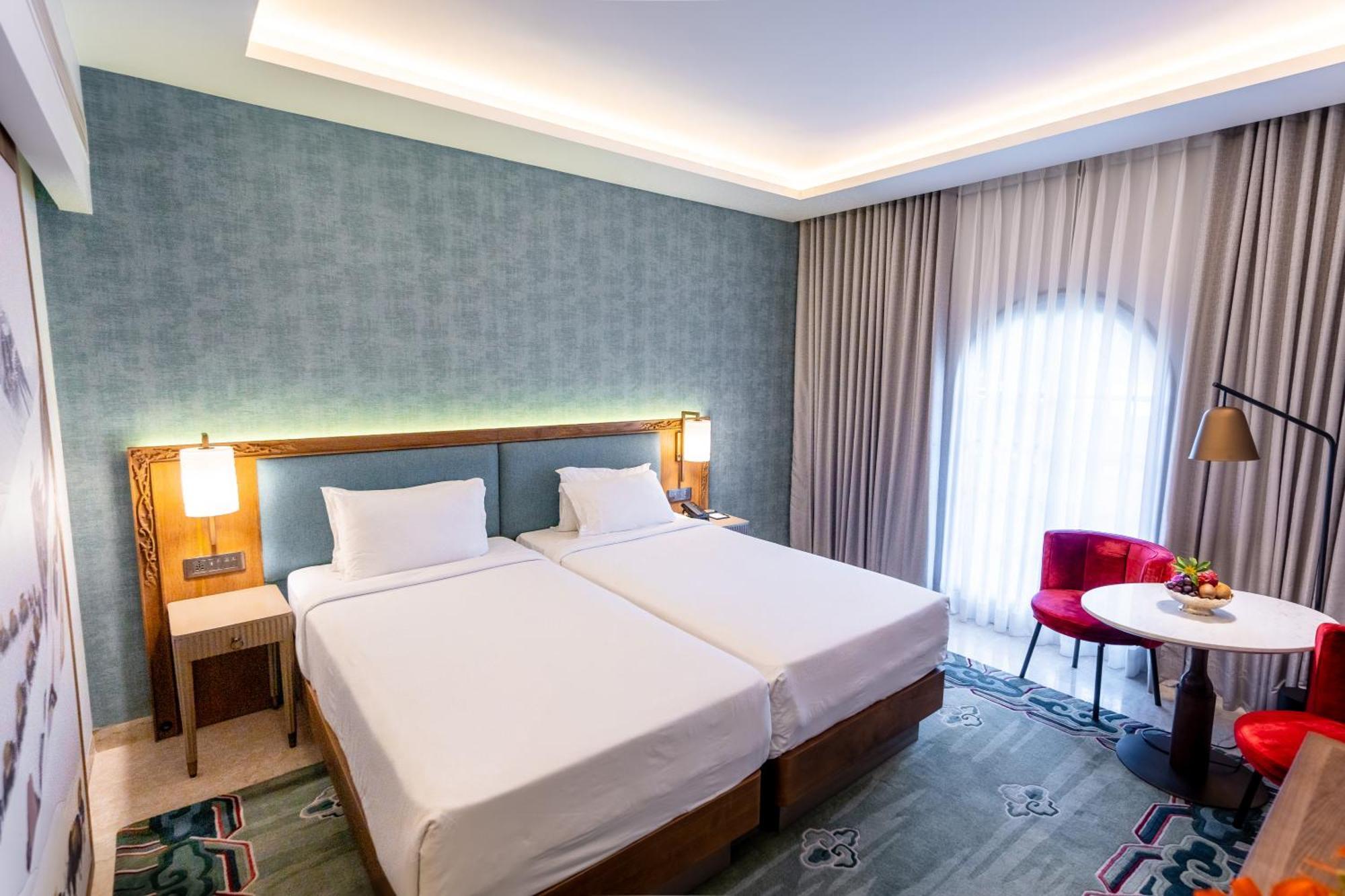 Yak & Yeti Hotel 5*