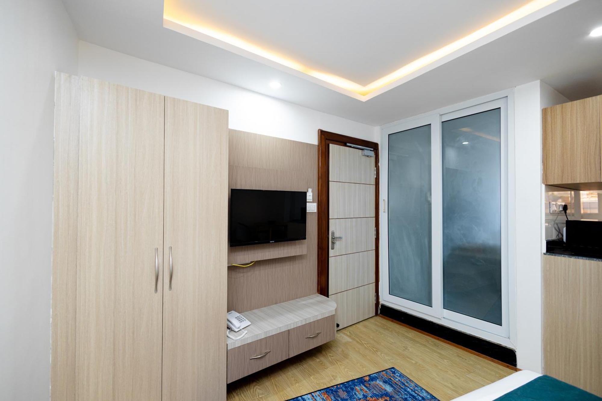 Srk Service And Hotel