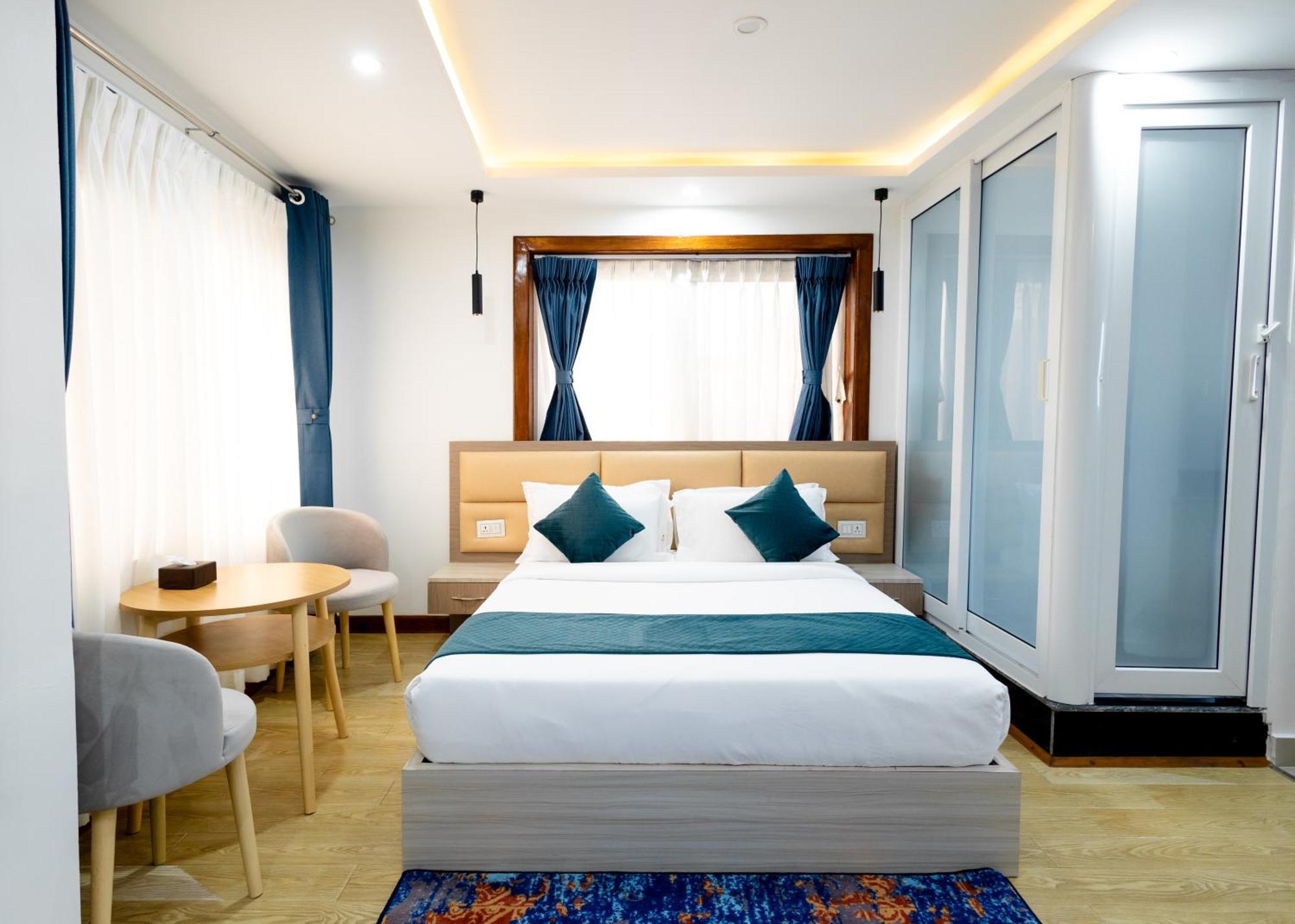 Hotel Srk Service And *