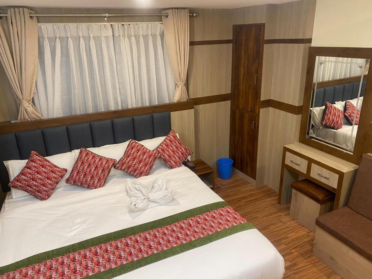 Hotel Middle Temple Pvt Ltd *