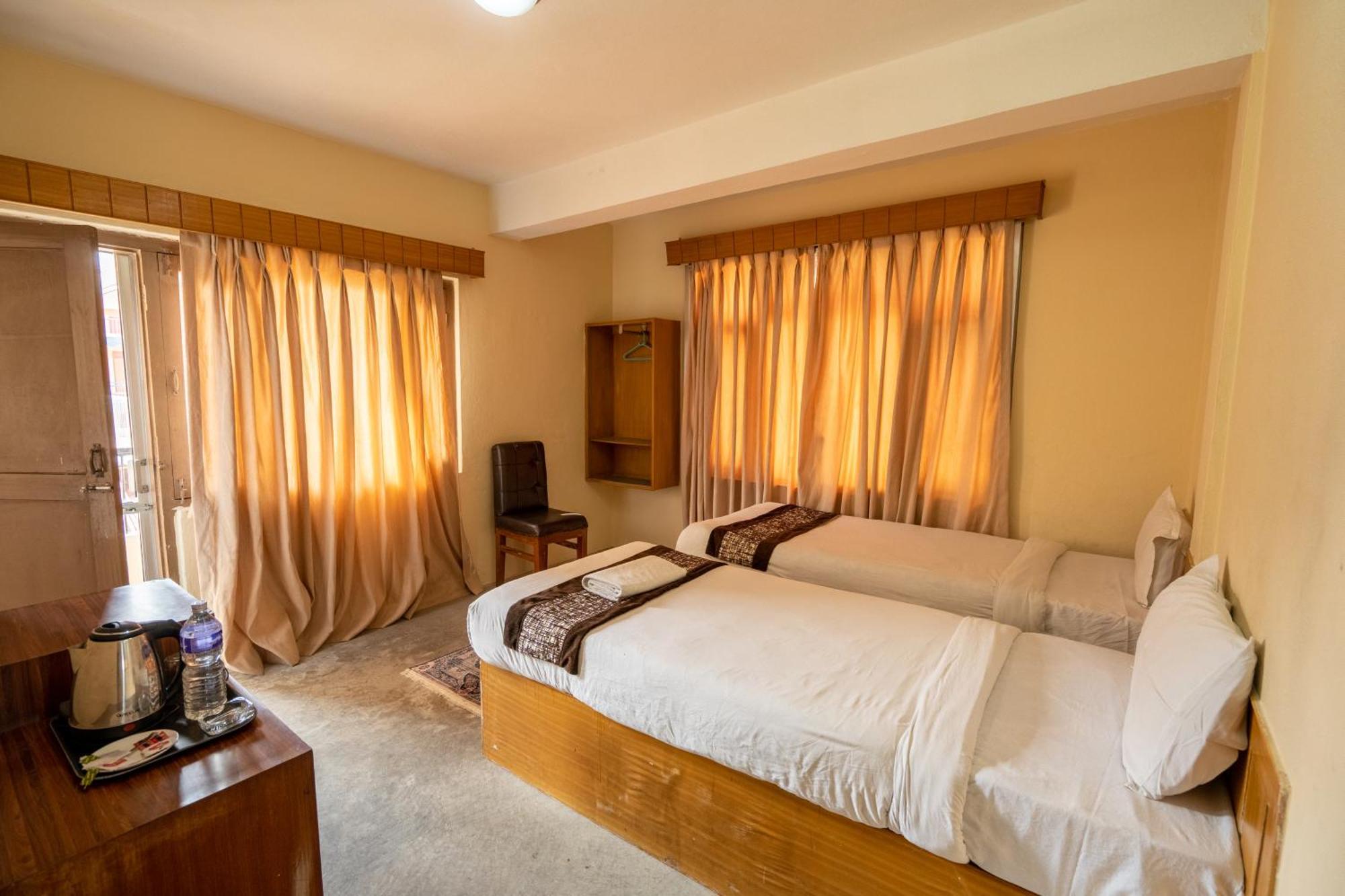 Hotel Nana 2*