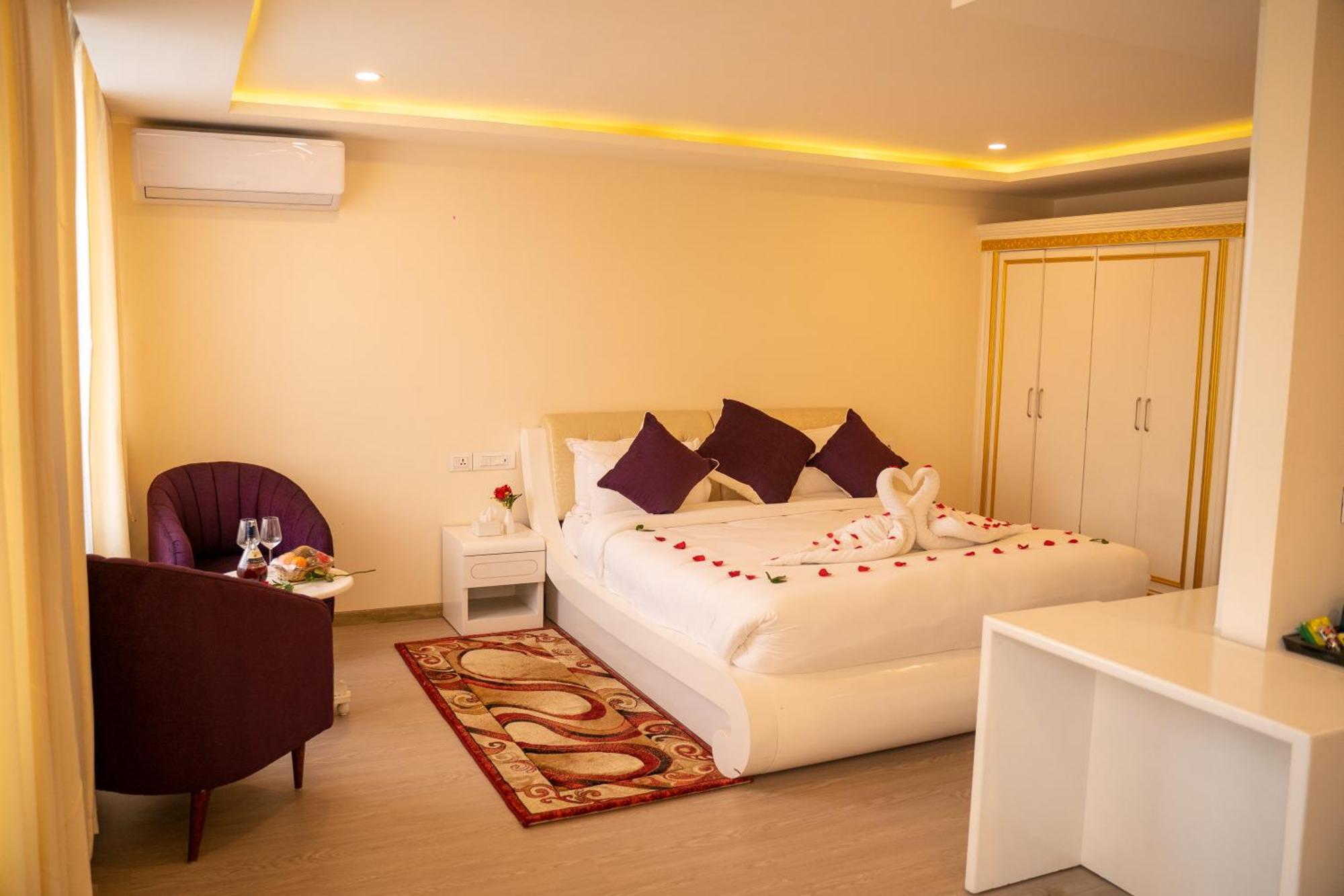 Black Diamond - Transit Point Inside Hotel 4*