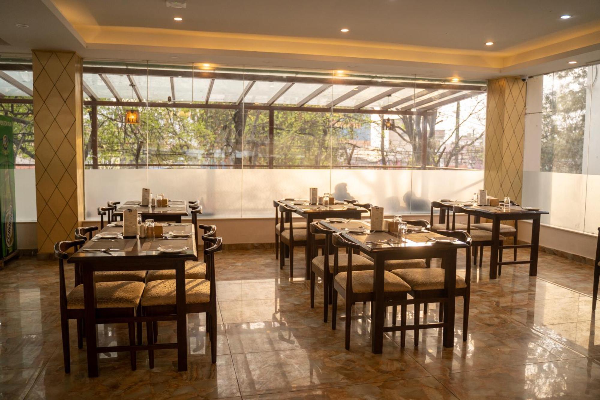 Hotel Black Diamond - Transit Point Inside 4*