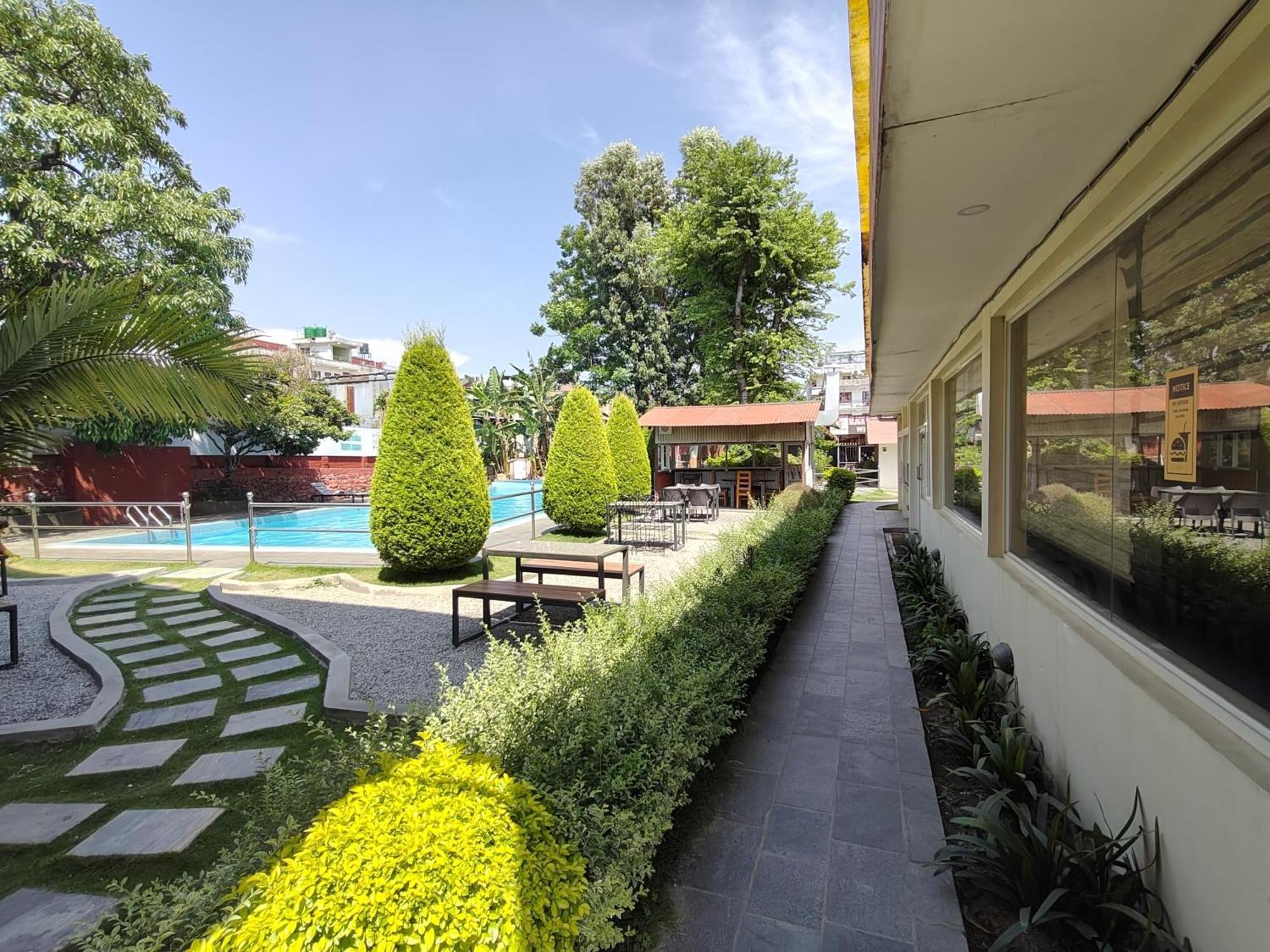 Saanvi & Restaurant Hotel 4*