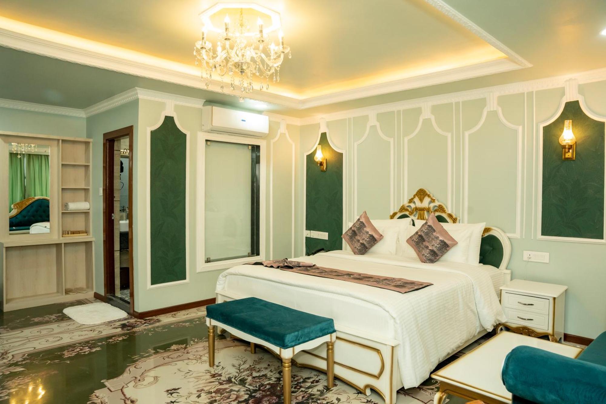 Hotel G Ramayana 5*
