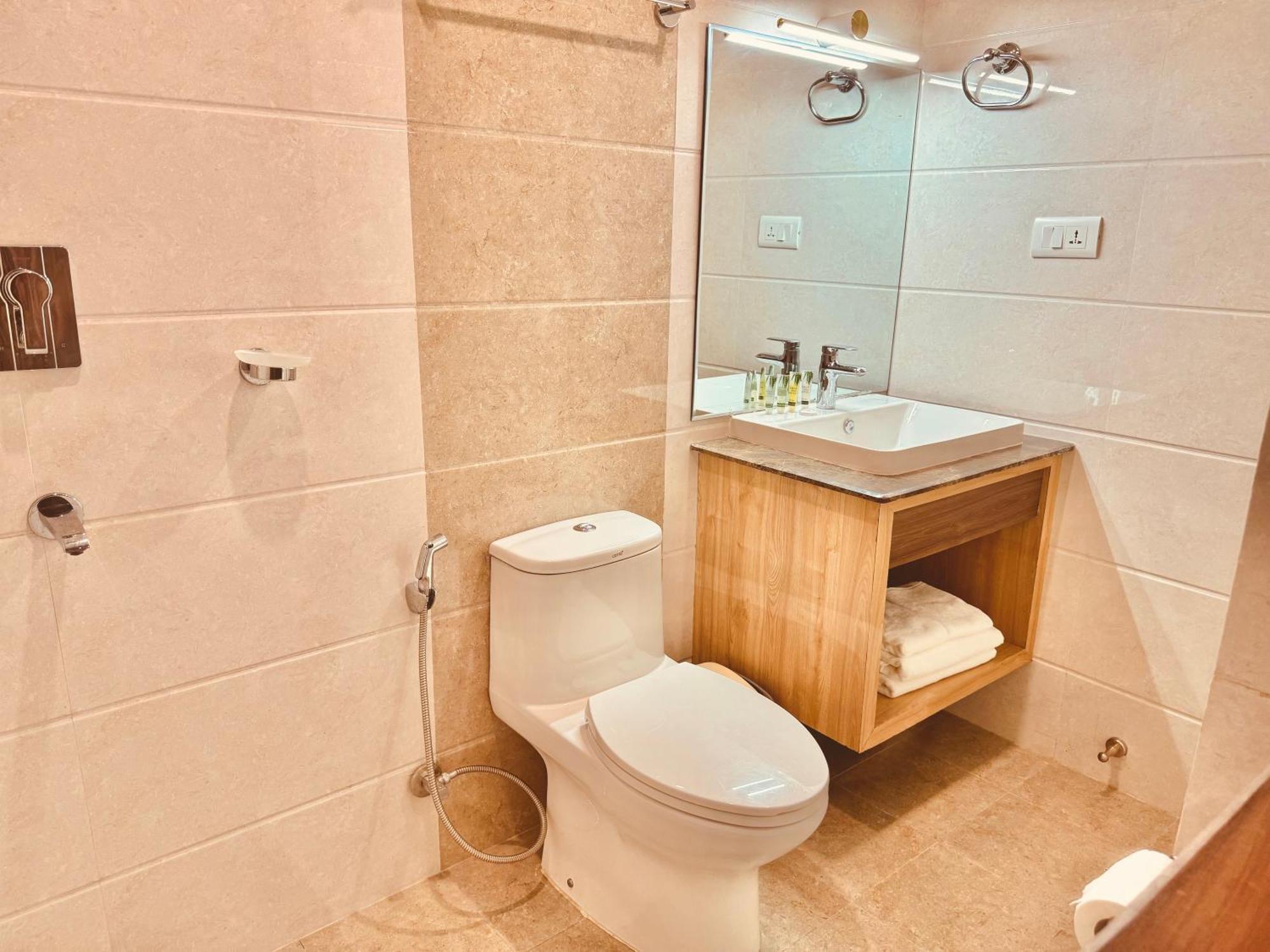 Hotel Bayberry - Near Tribhuvan International Airport