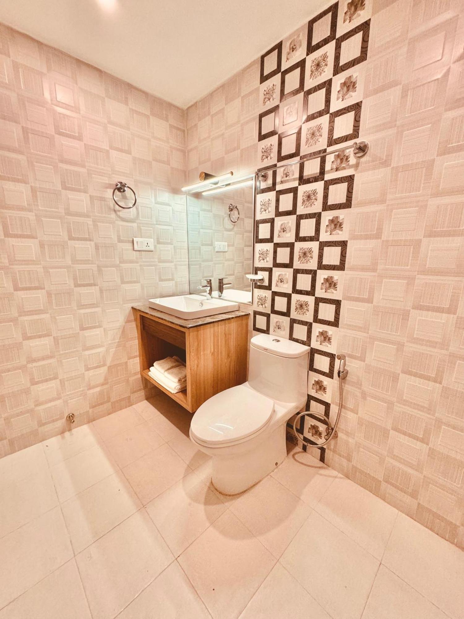 Hotel Bayberry - Near Tribhuvan International Airport
