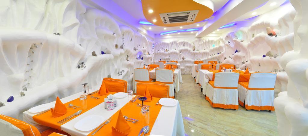 Royal Penguin Boutique &