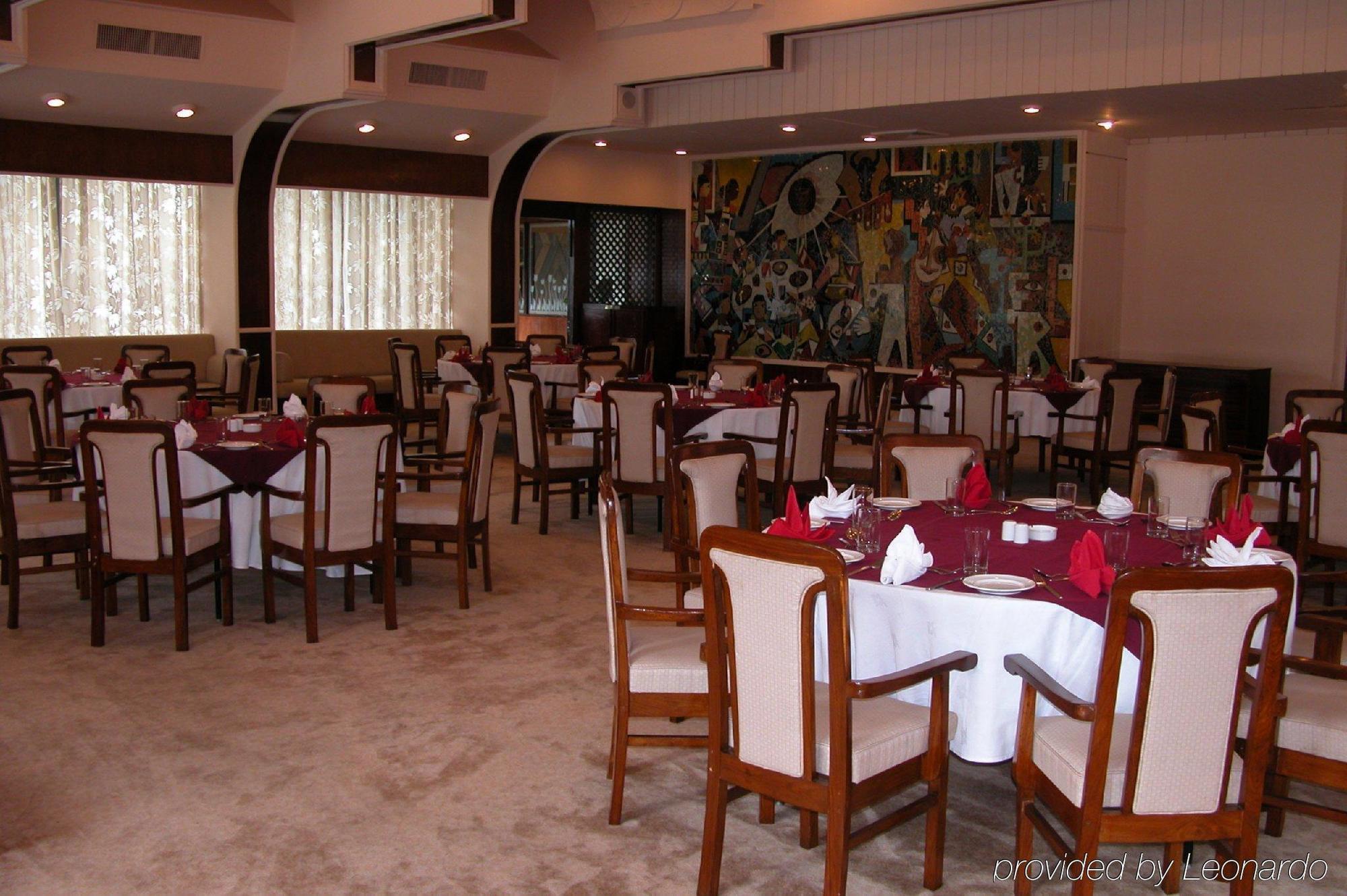 Hotel The Everest 5*
