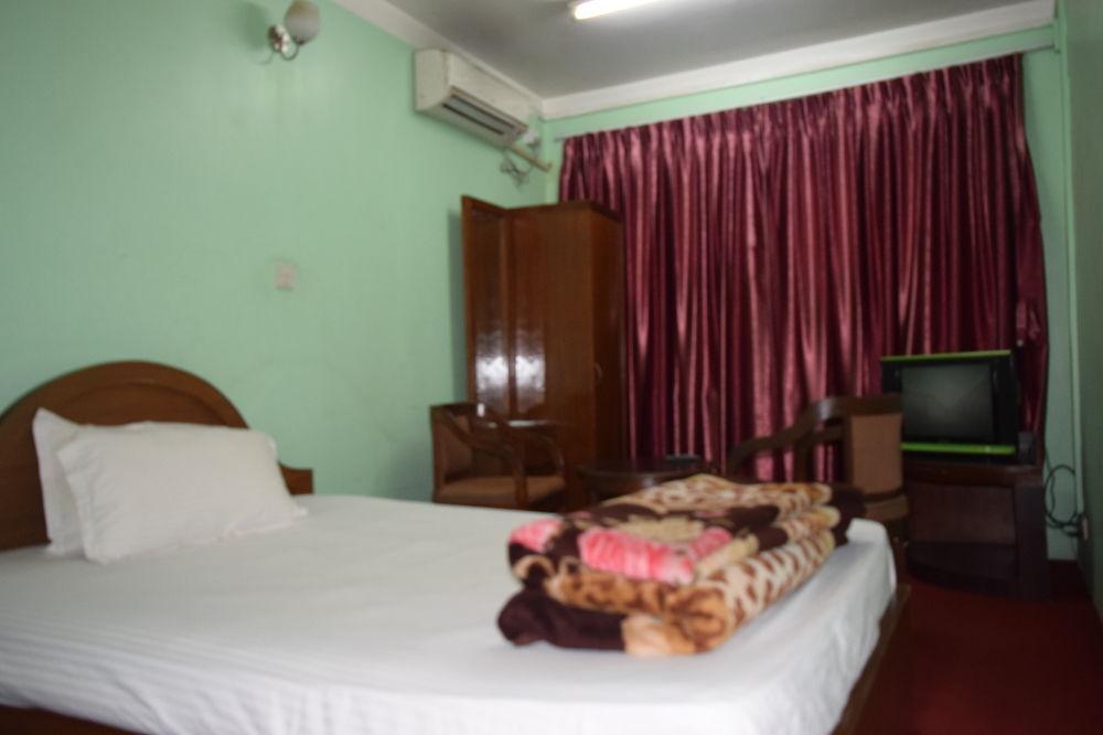 Hotel Nandini 2*