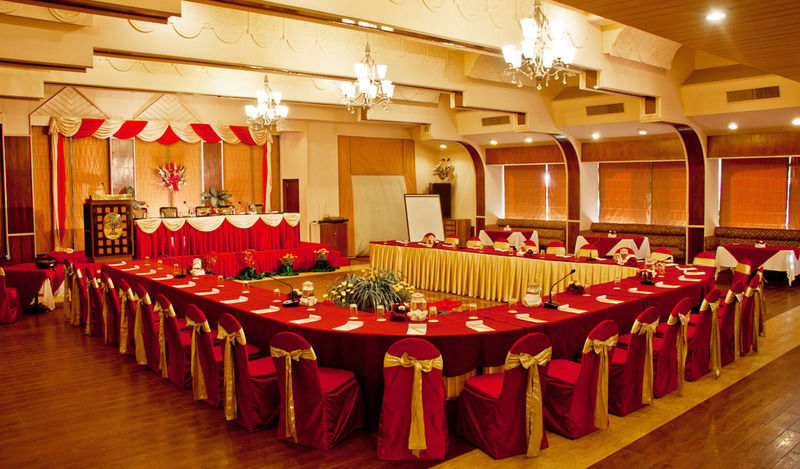 Hotel The Everest 5*