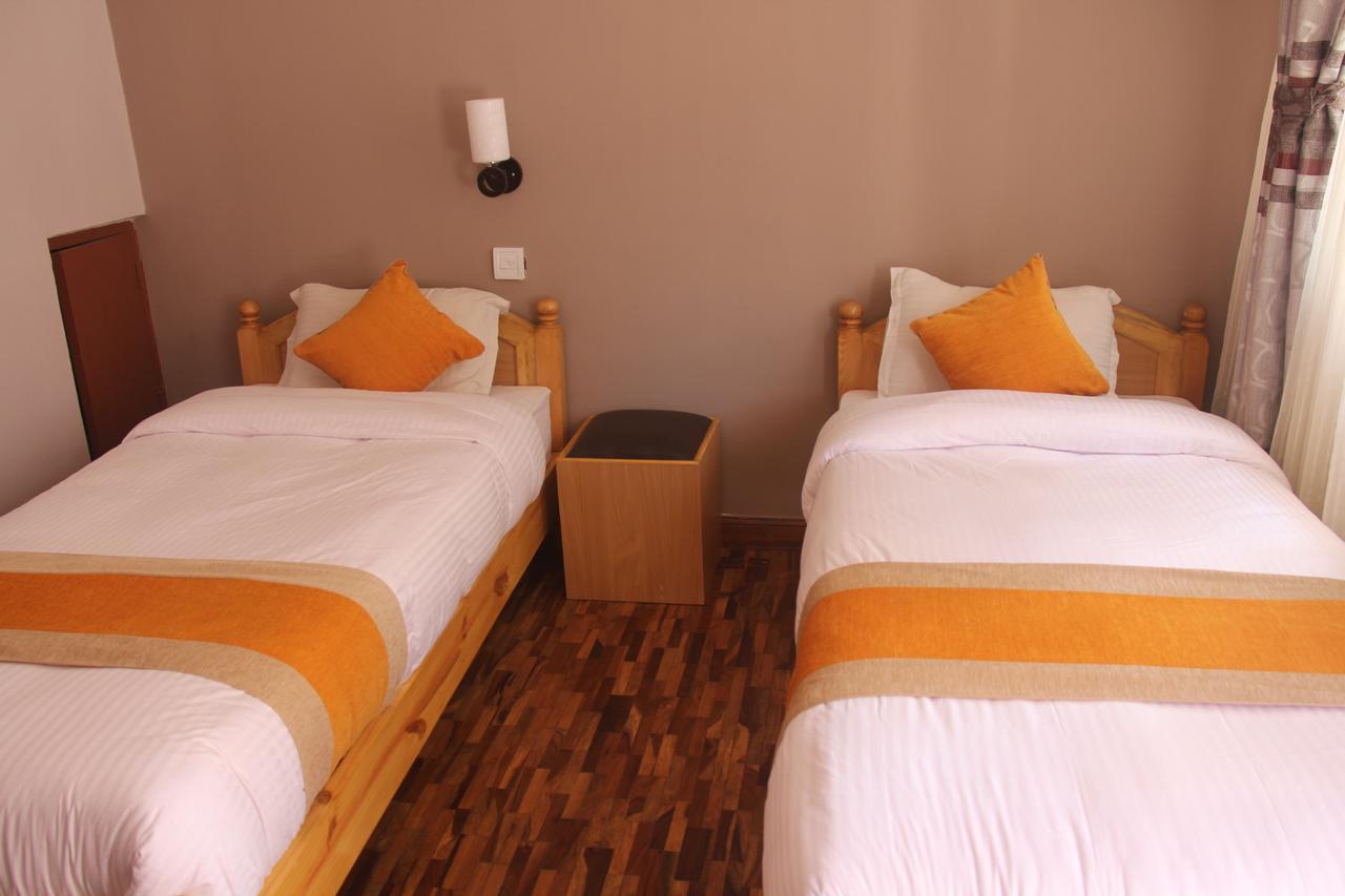 Khangsar Guest house 2*
