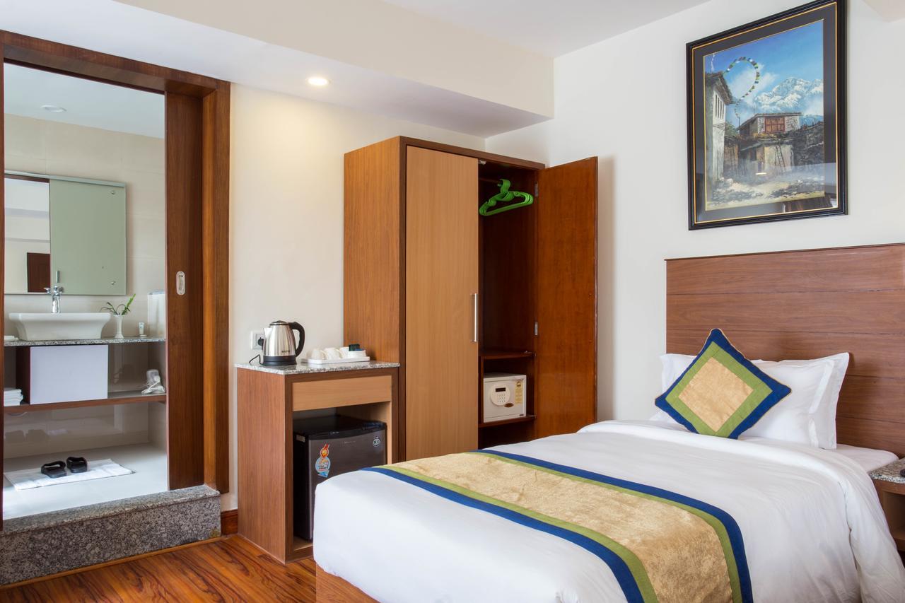 Oasis Hotel 3*