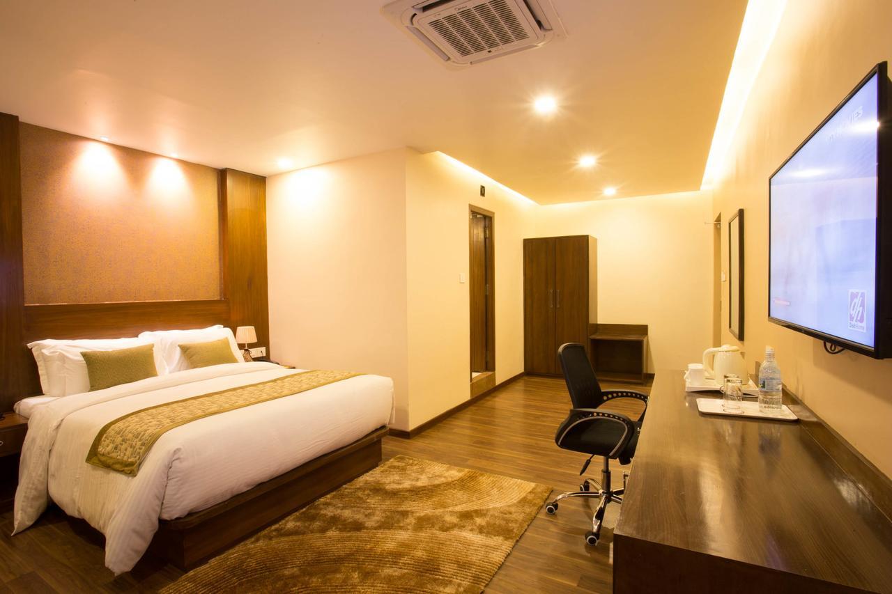Hotel Yatri Suites And Spa