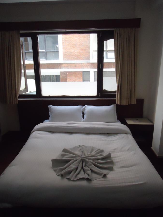 Hotel Earth House 2*