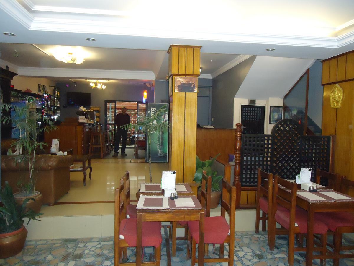 Earth House Hotel 2*