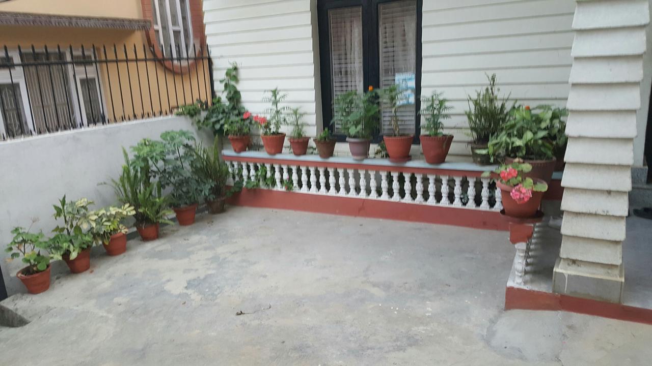Royal Tourist House Bed & Breakfast 2*