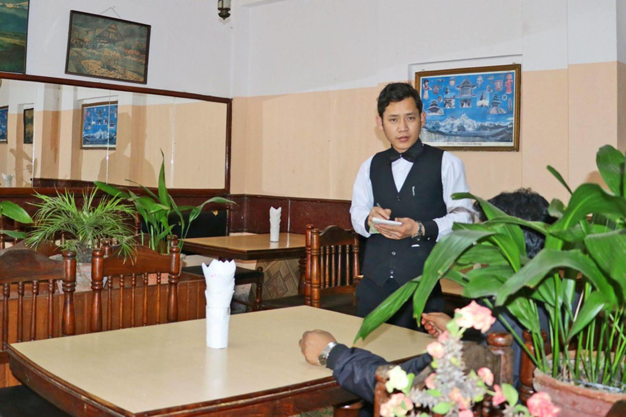 Taj Hotel 3*