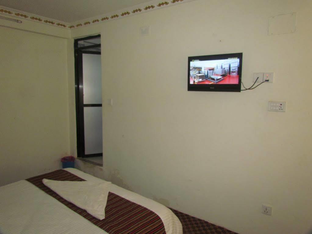 Hotel Traveler's *