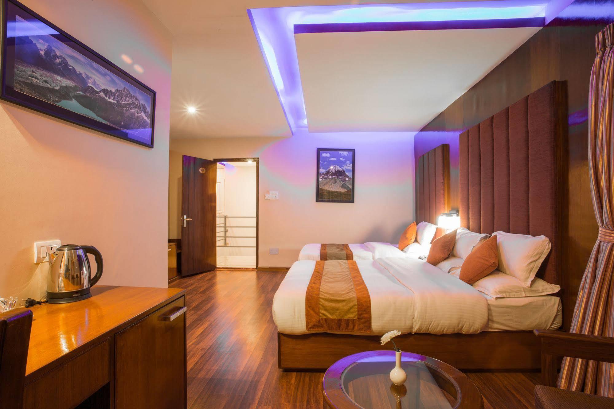 Aryatara Hotel 3*