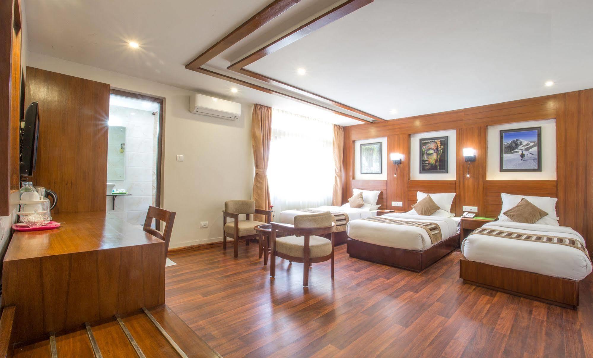 Aryatara Hotel 3*