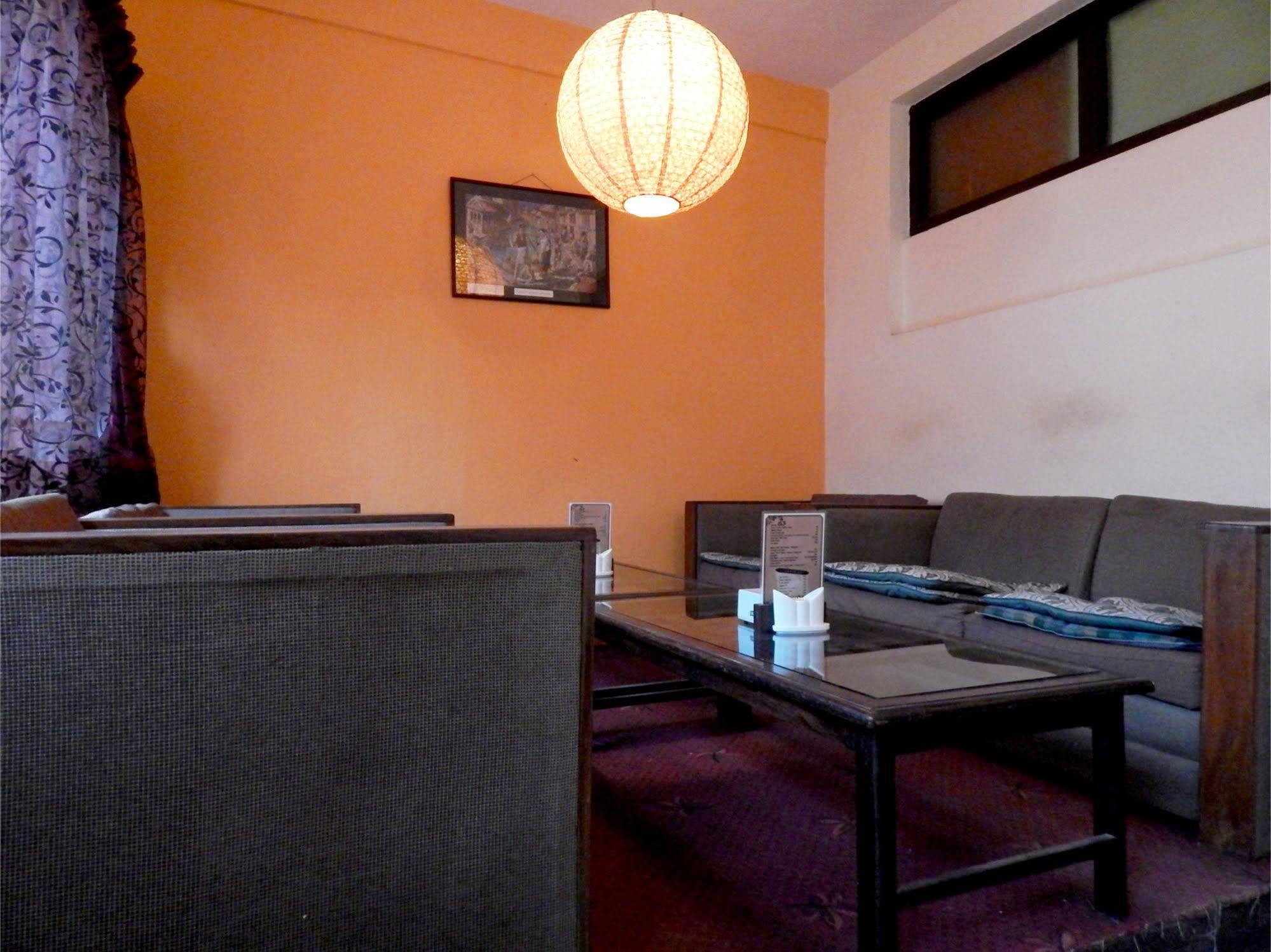 Earth House Hotel 2*