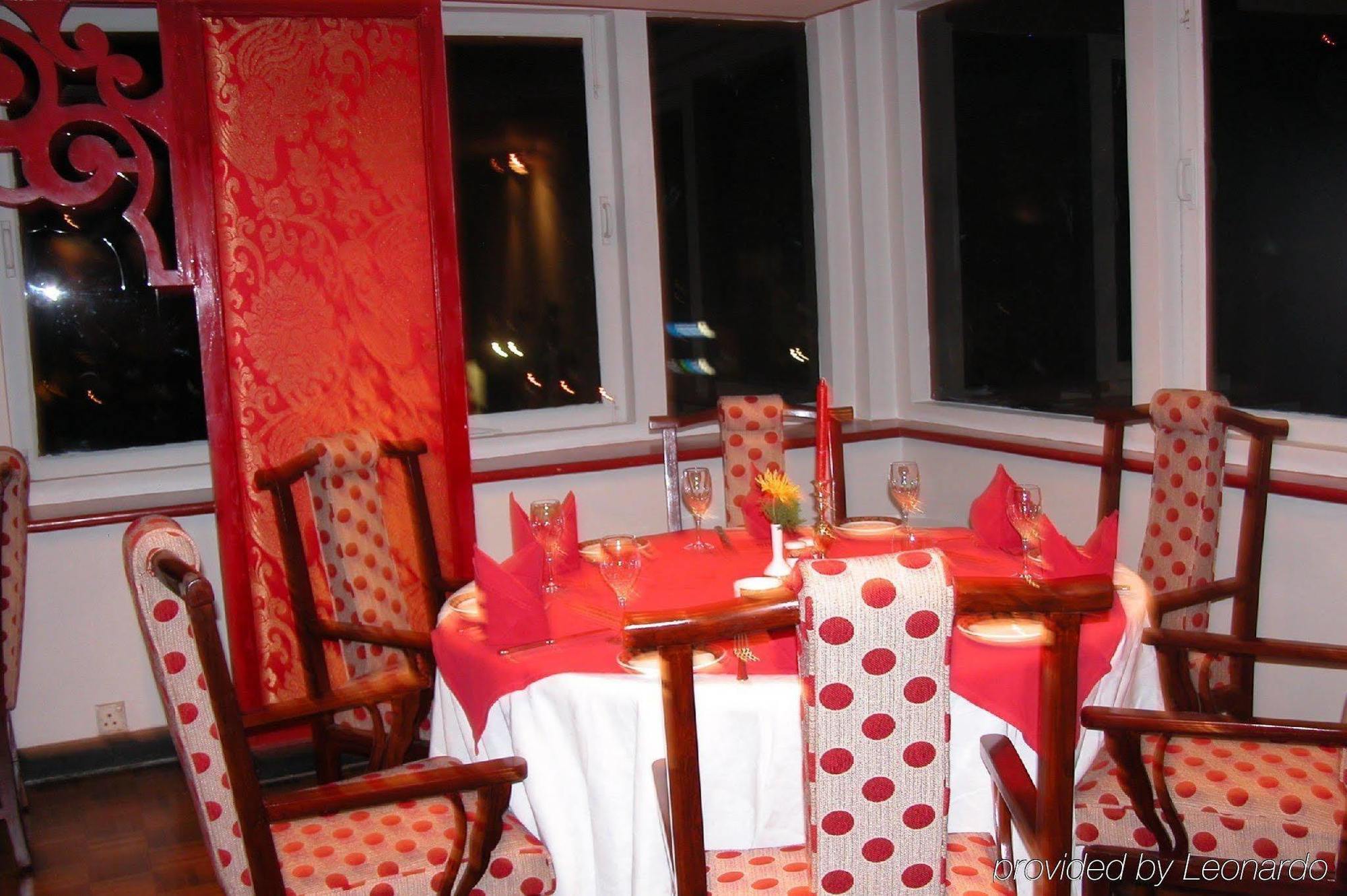 Hotel The Everest 5*