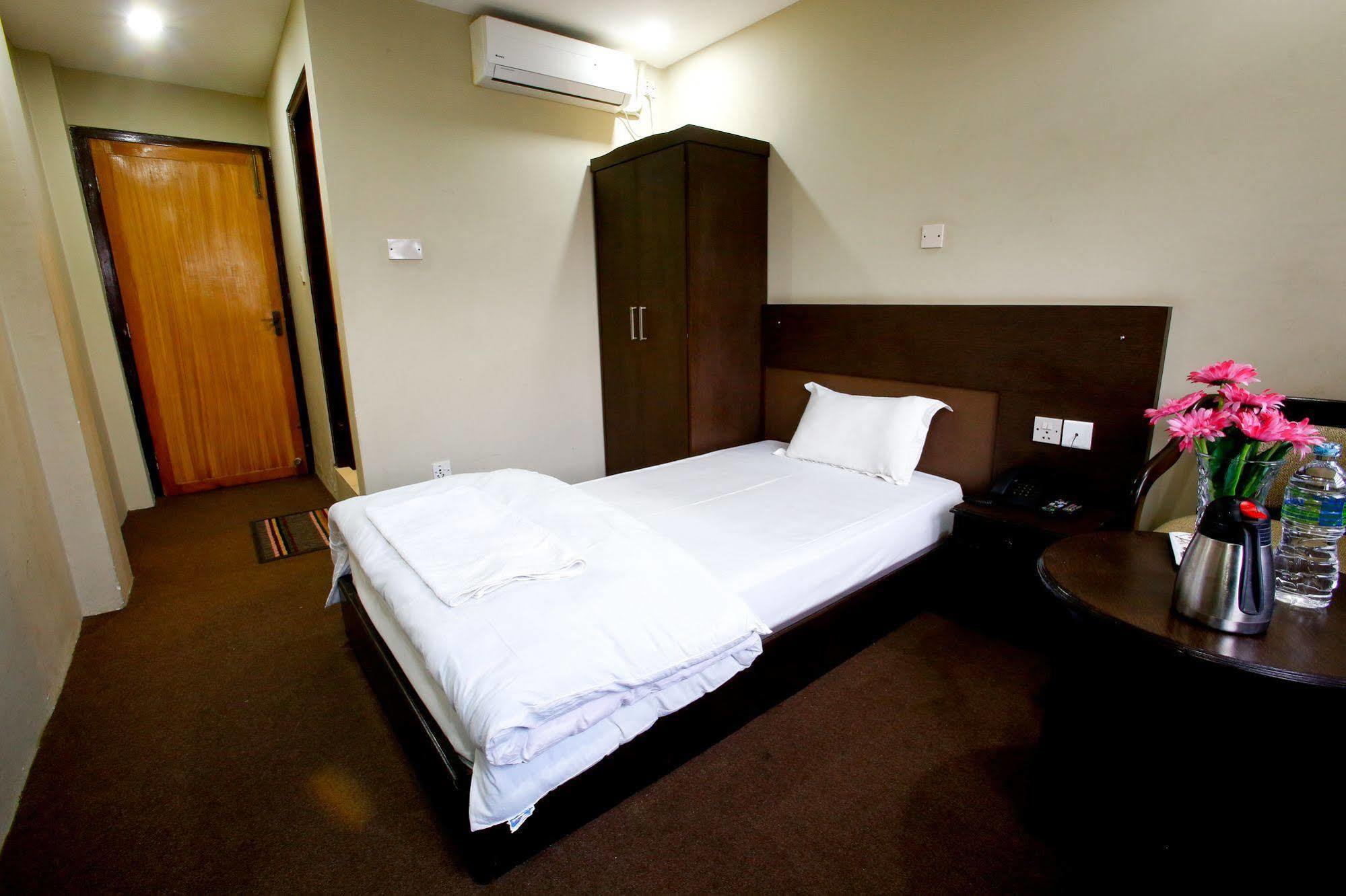Nandini Hotel 2*