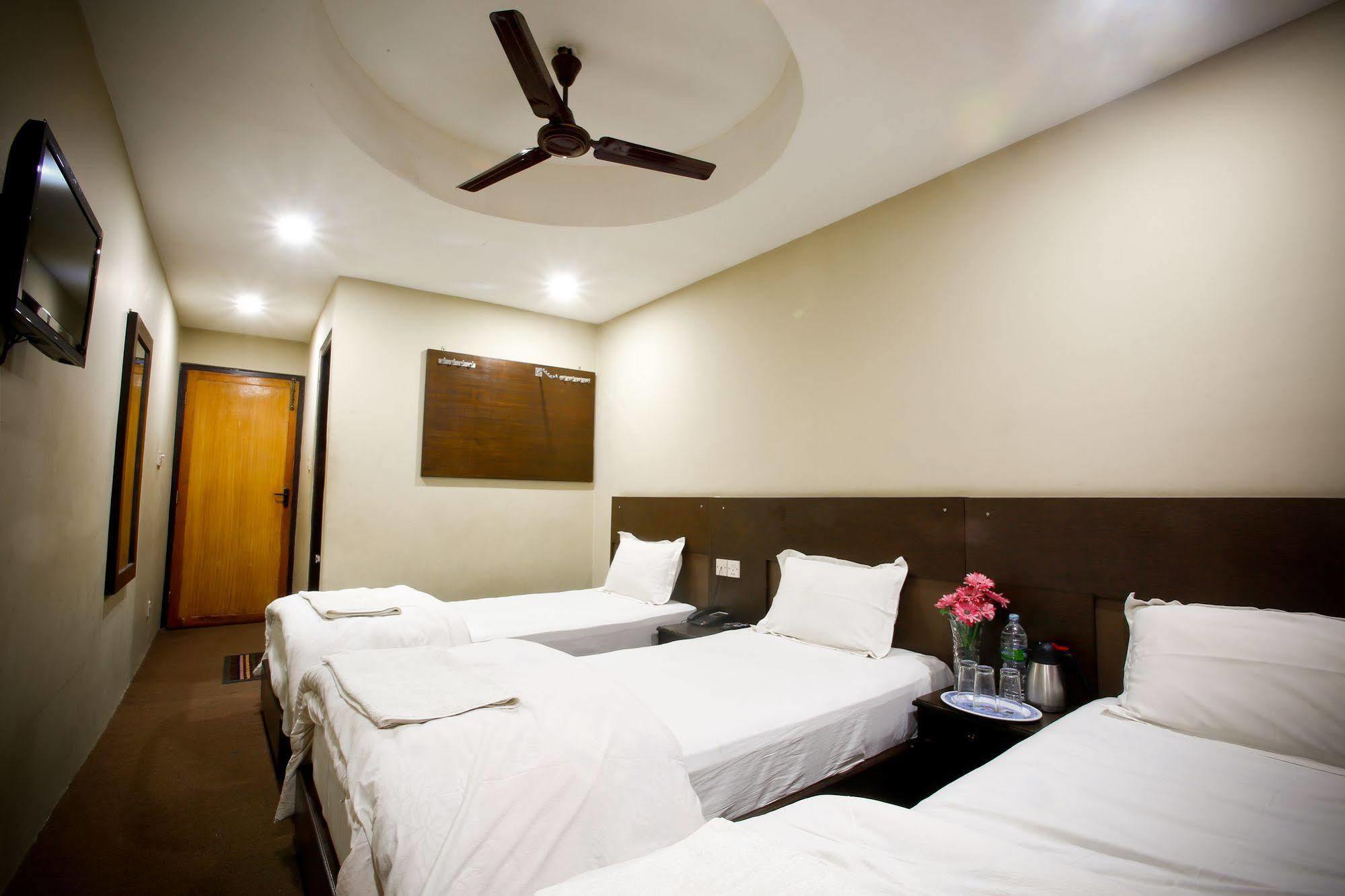 Hotel Nandini 2*