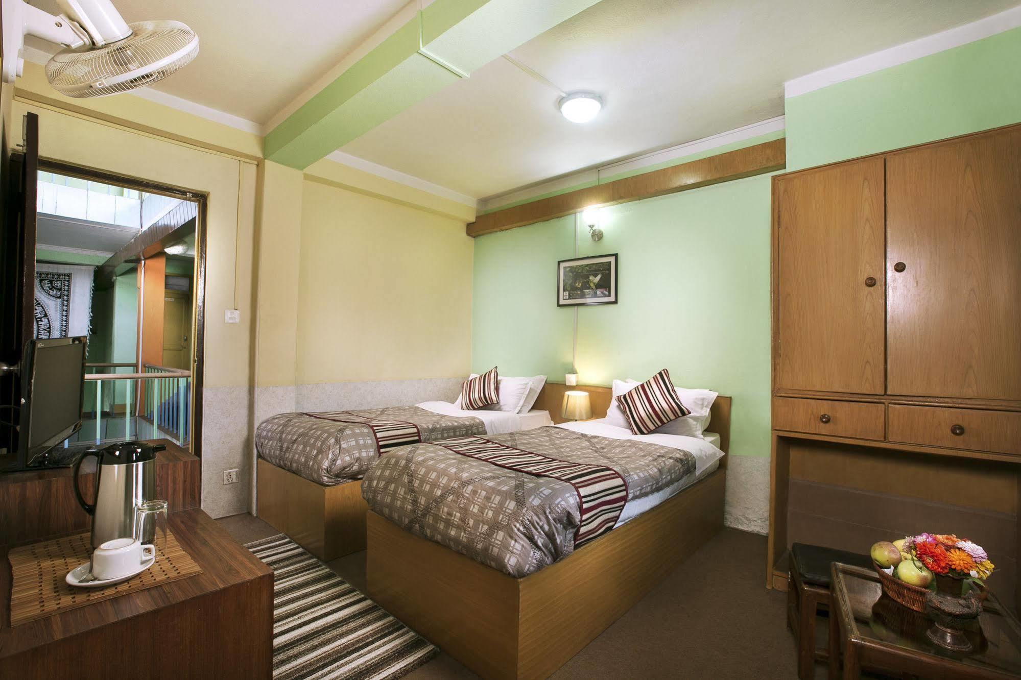 Hotel Nana 2*
