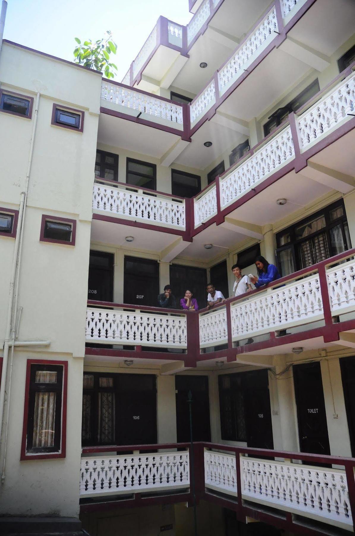 Yala Peak Hostel *