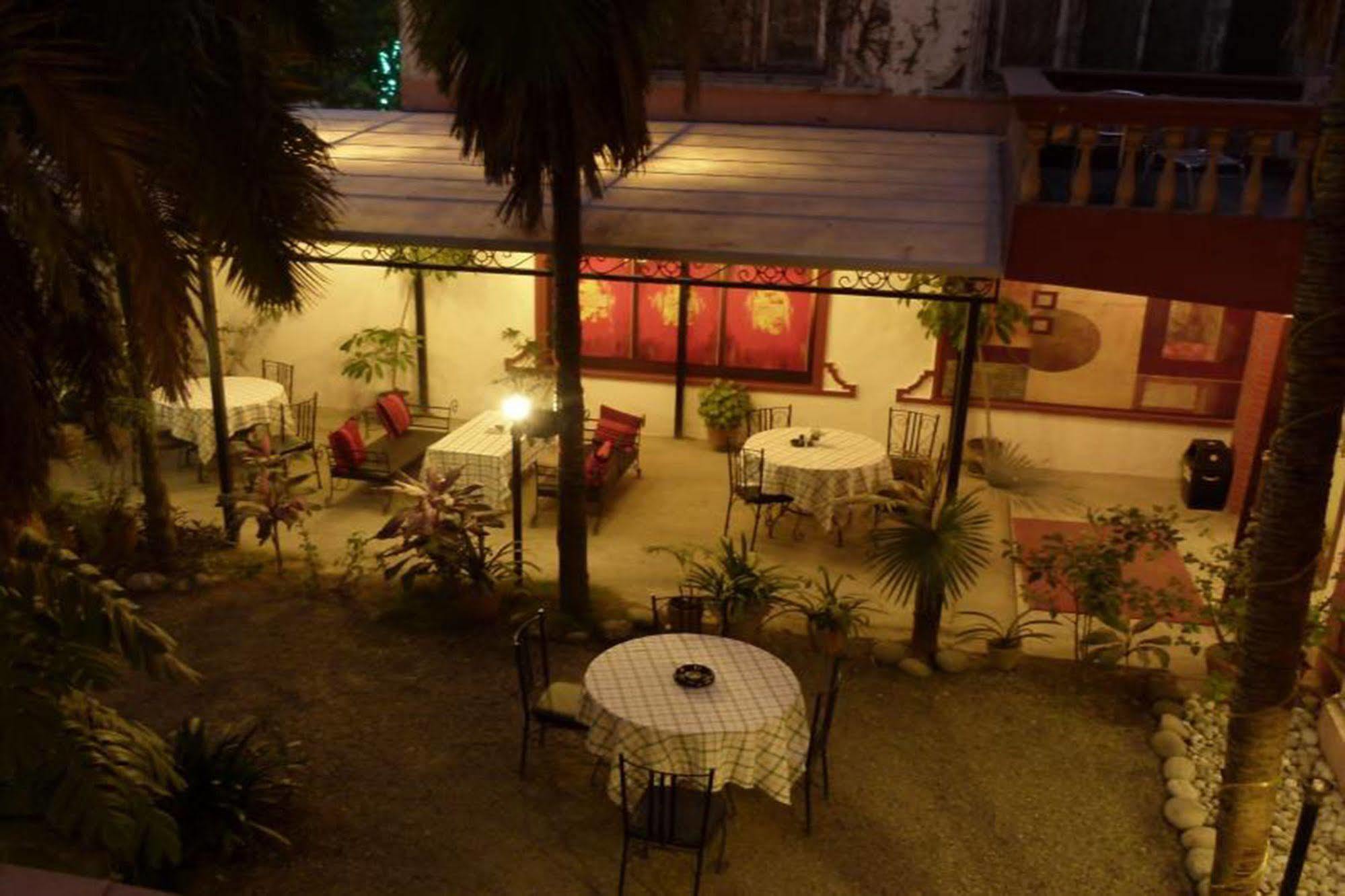 Hotel Lion 2*