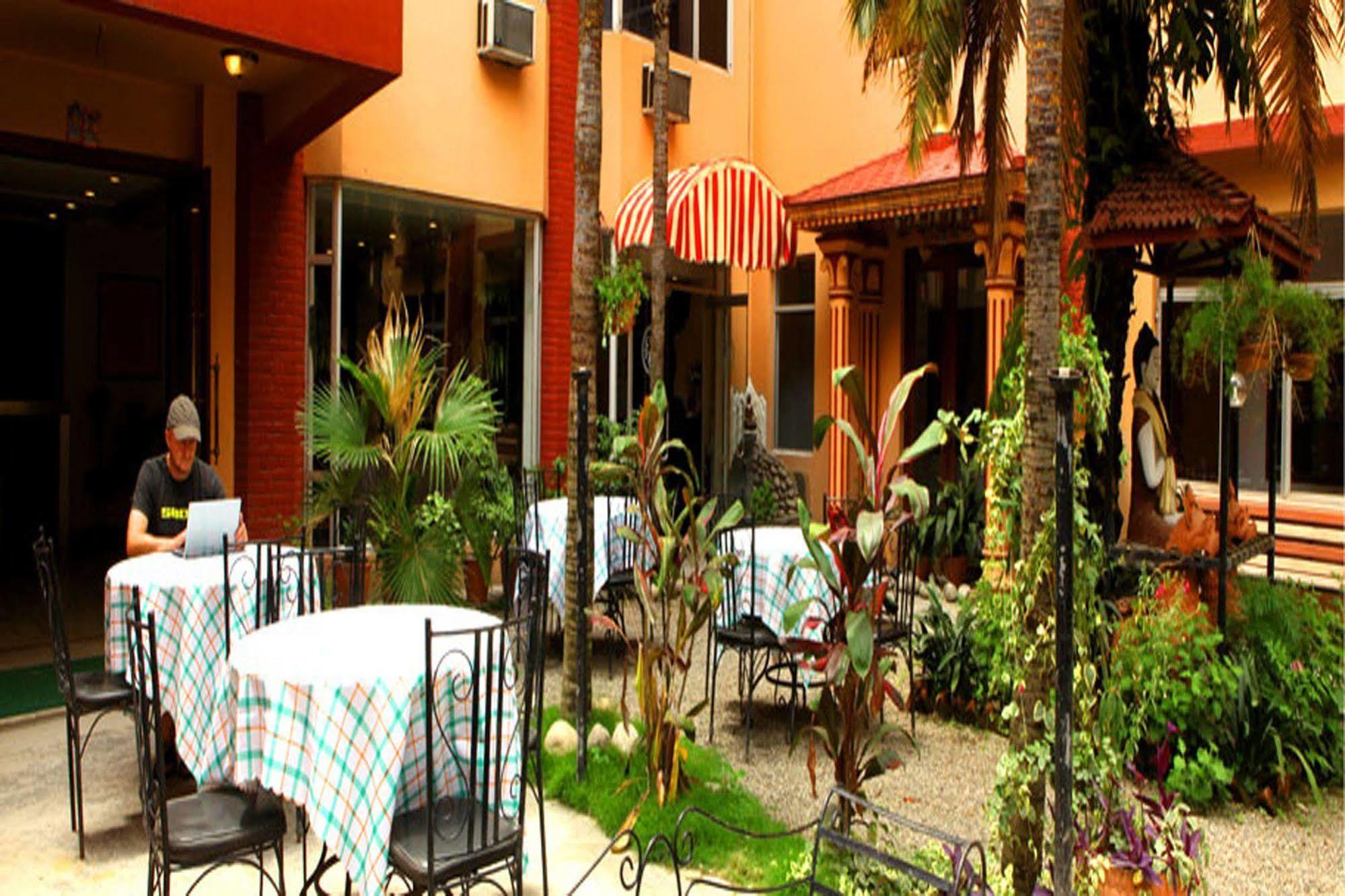 Lion Hotel 2*