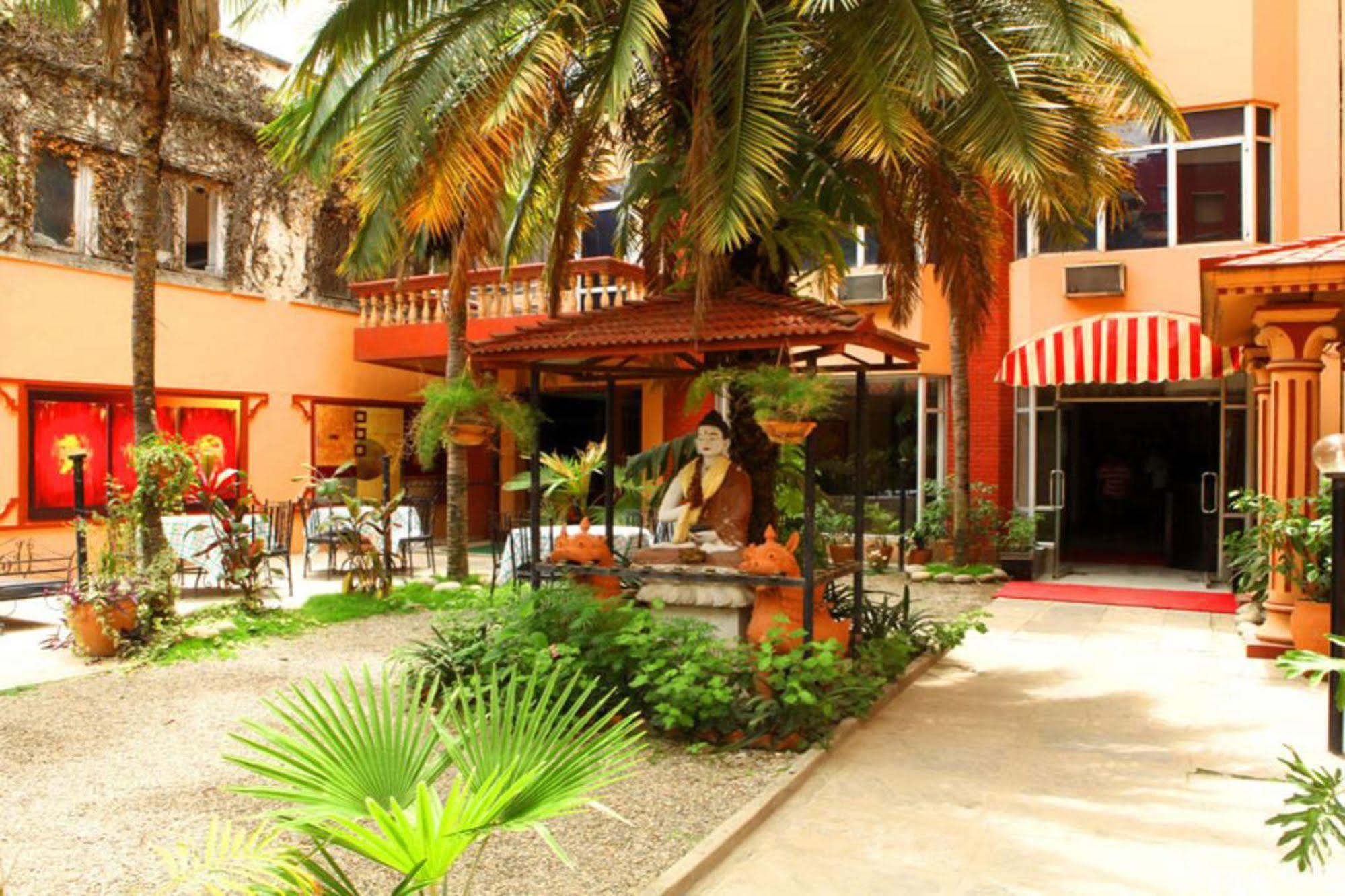 Lion Hotel 2*