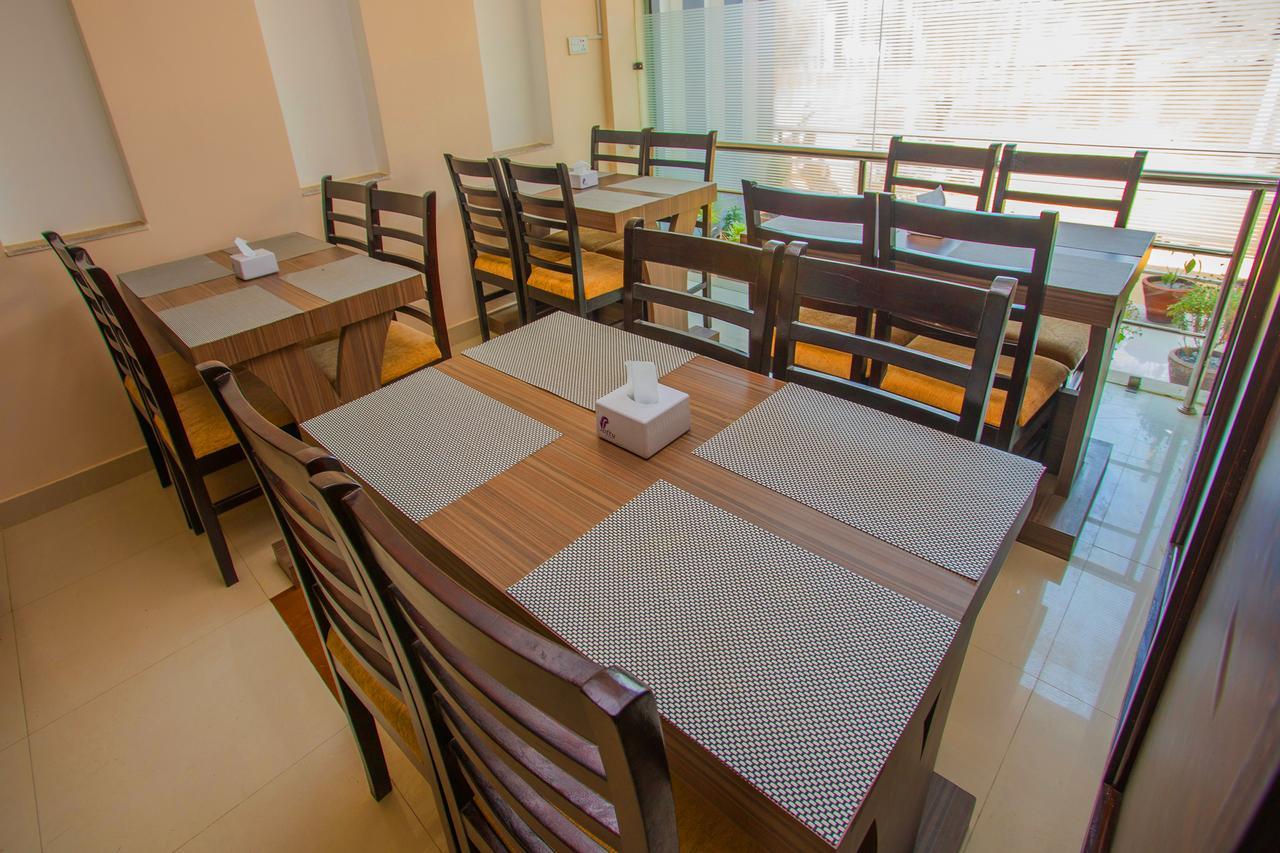 Hotel Oyo 136 Om Plaza