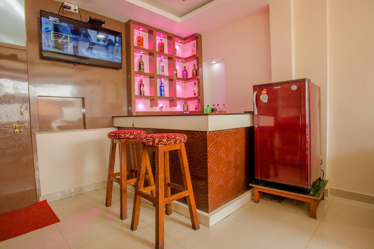 Hotel Oyo 136 Om Plaza