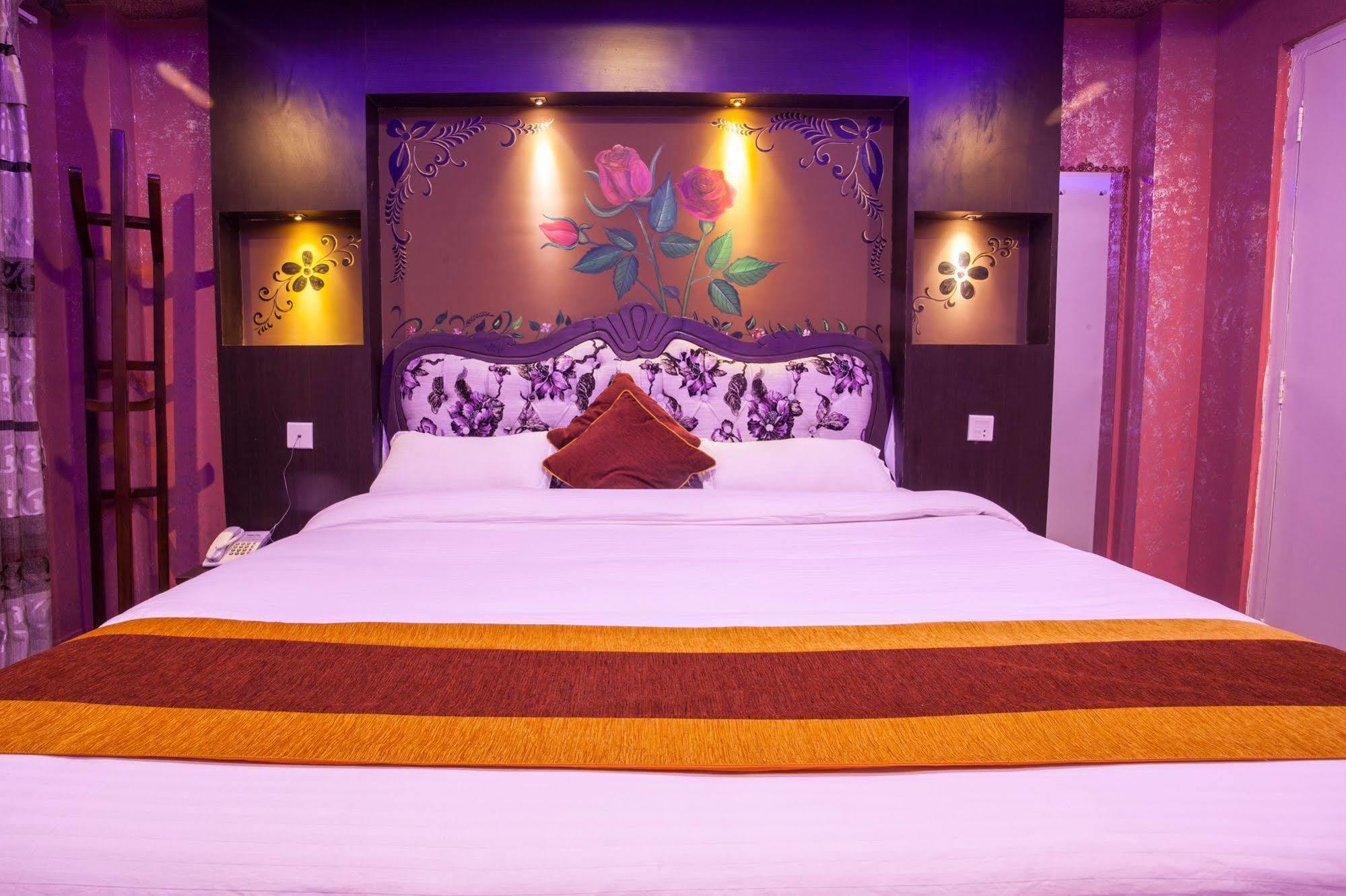 Nepal Tara 2*