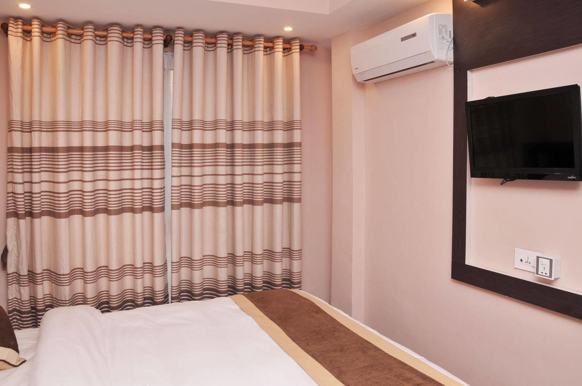 Bed & Breakfast Lemon Tree Pvt. Ltd 3*