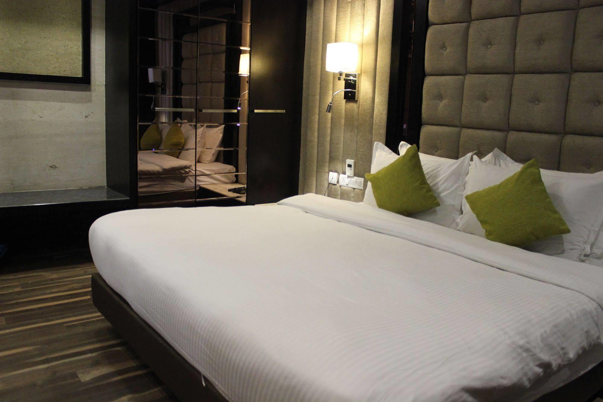Hotel Platinum And