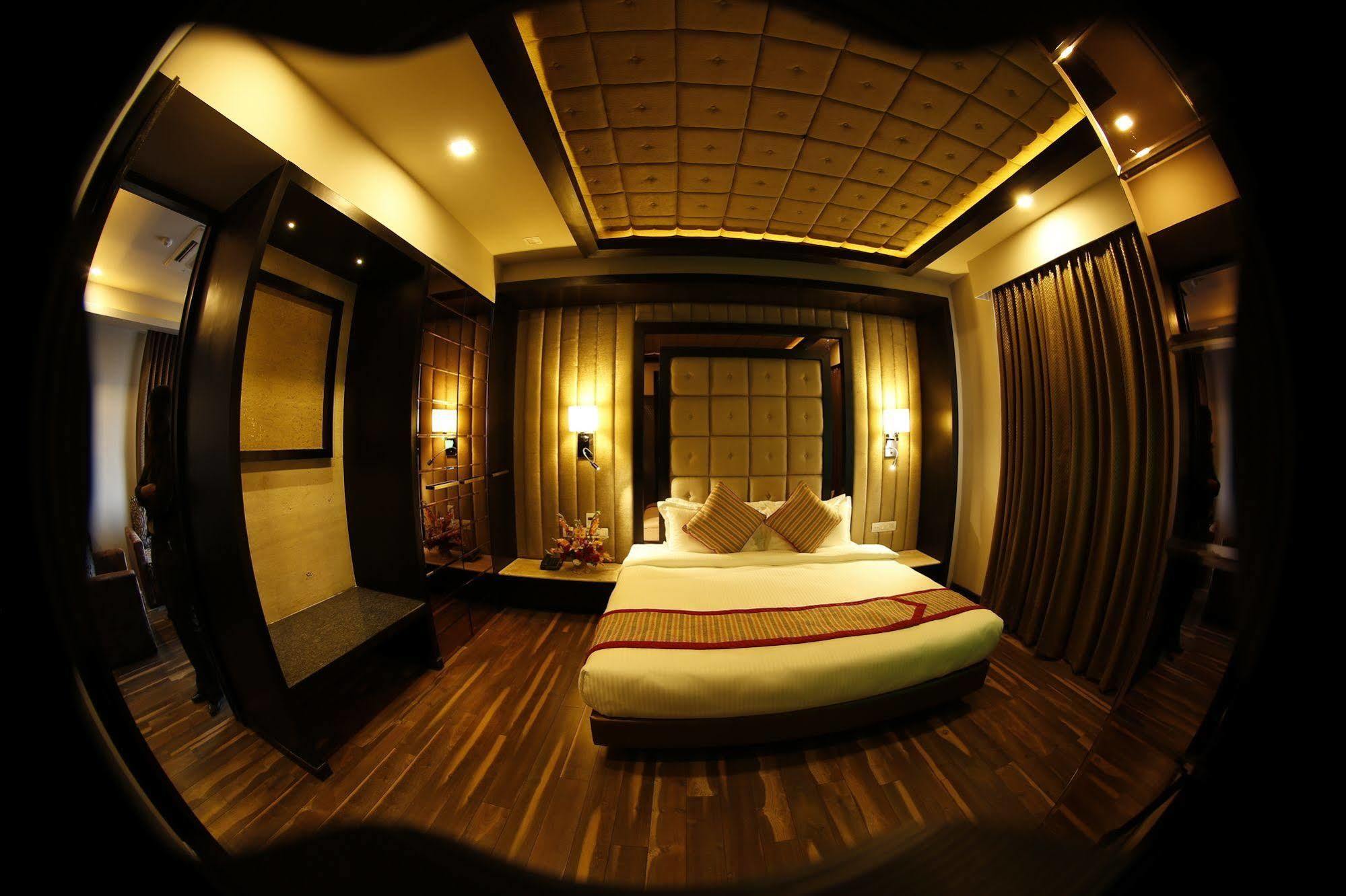 Hotel Platinum And