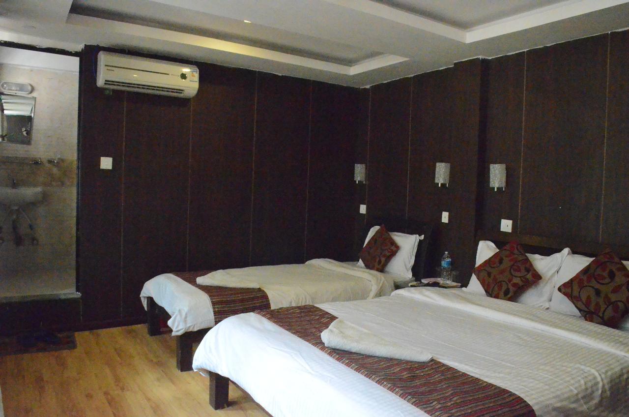 Hotel Traveler's *