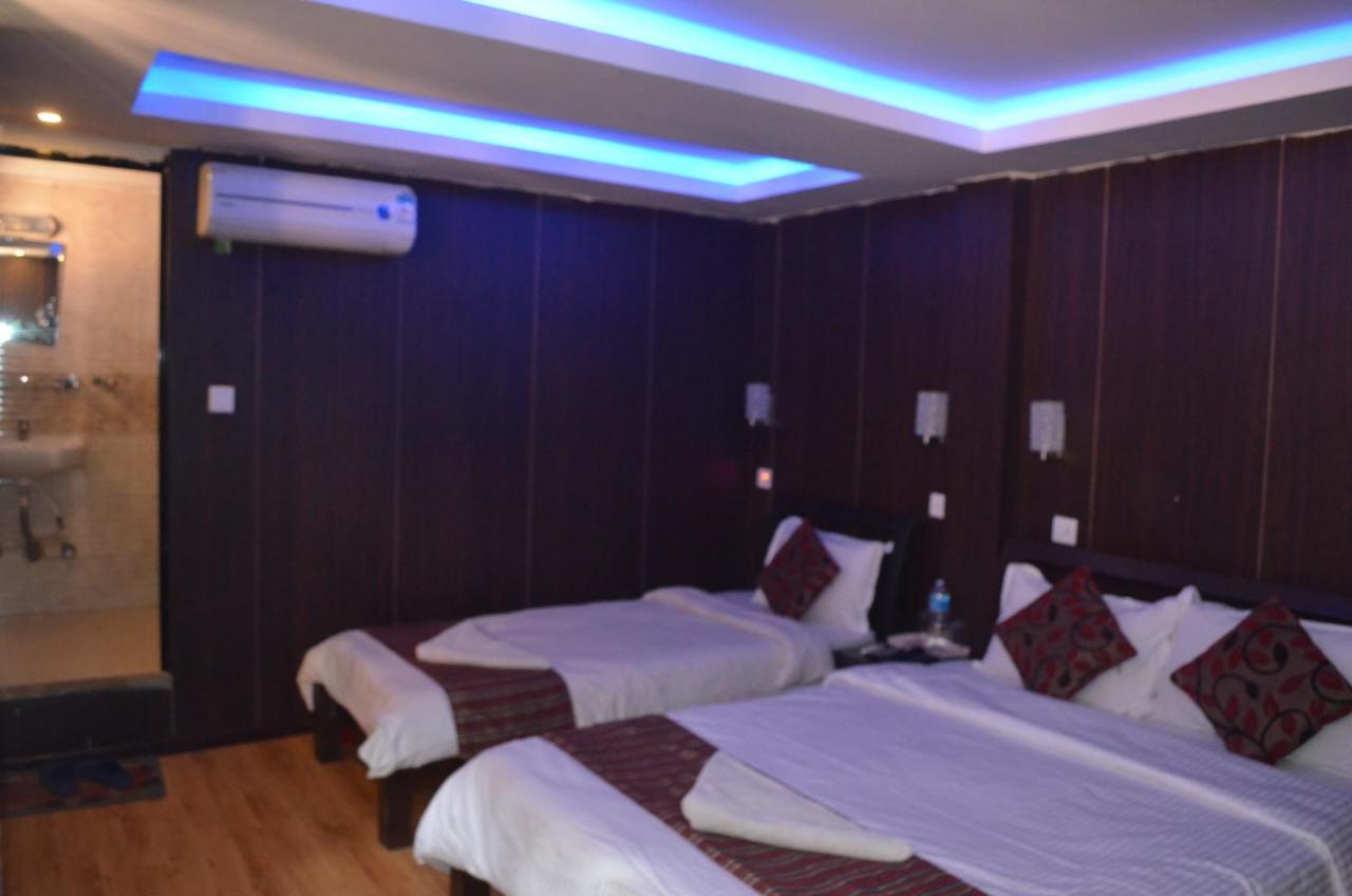 Hotel Traveler's *