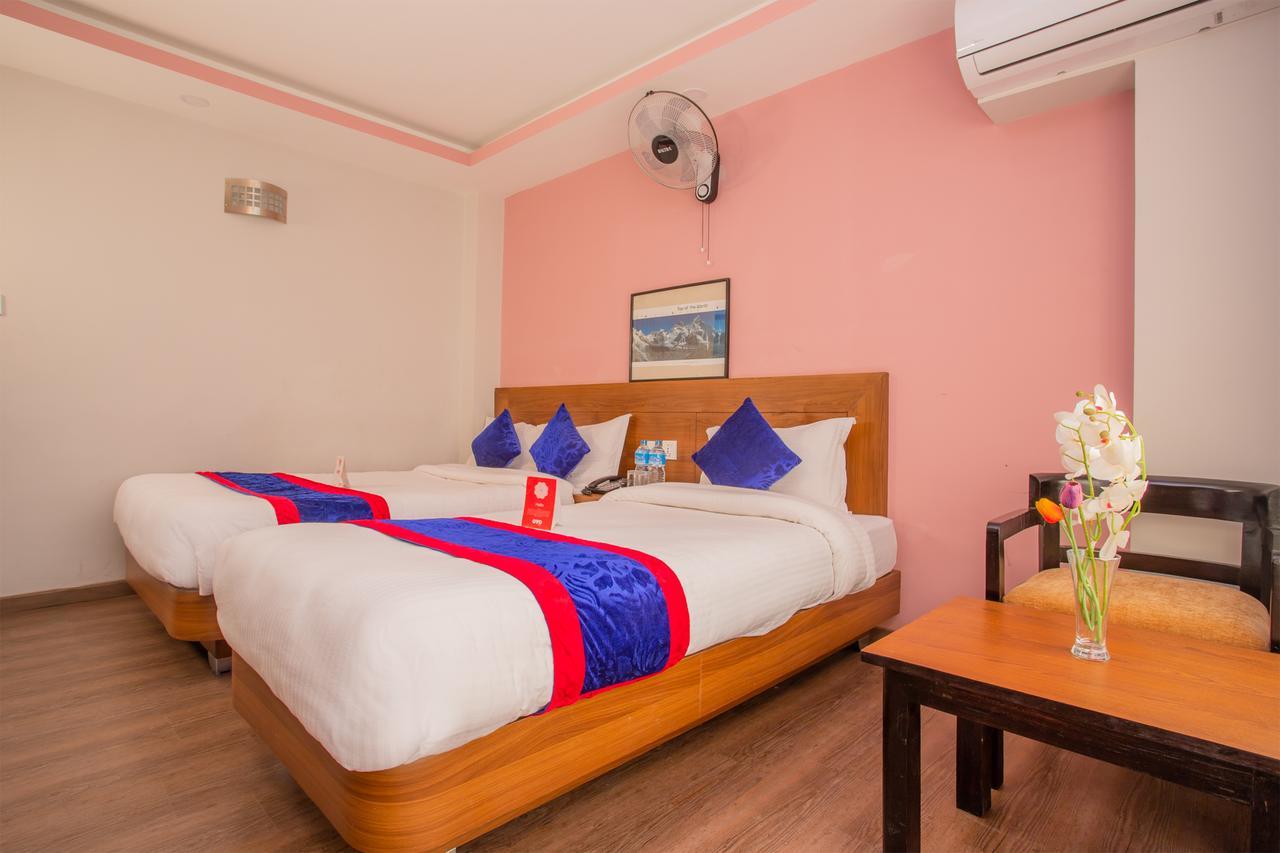 Hotel Oyo 136 Om Plaza 2*