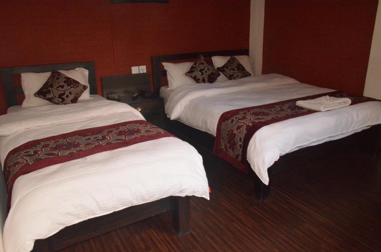 Hotel Holiday Inn Hotel 3*