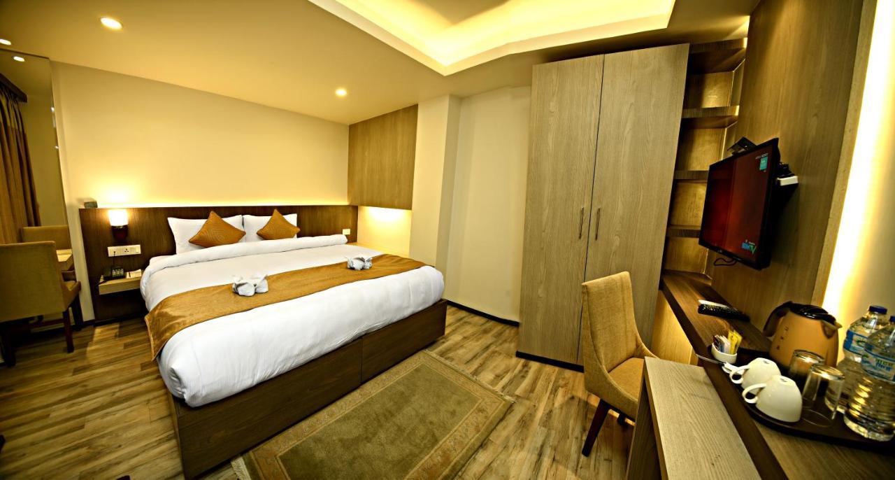 The Milestone & Hotel 3*