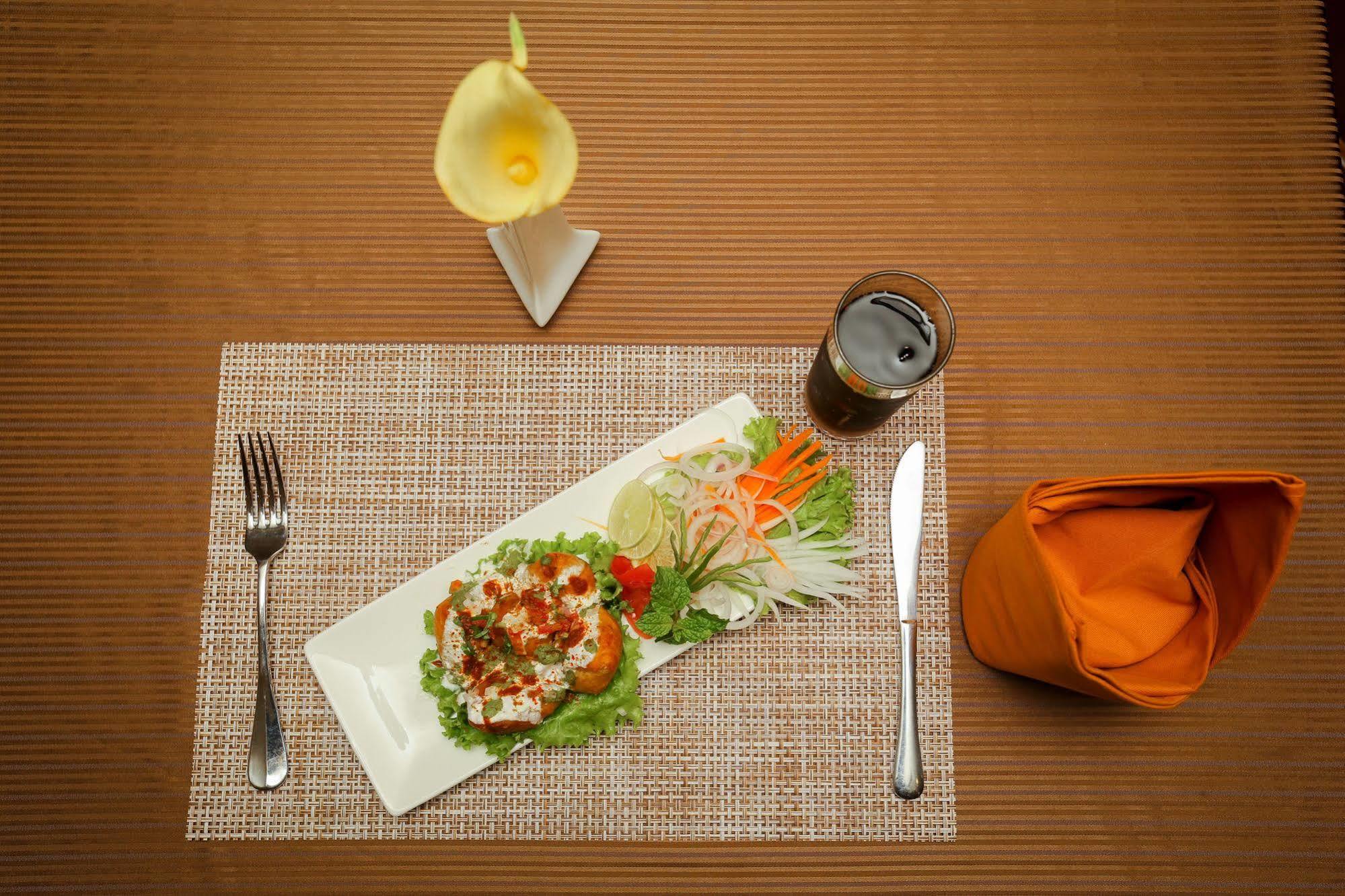 Hotel Yatri Suites And Spa 4*