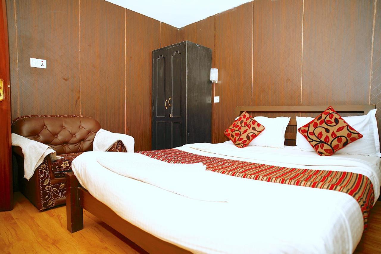 Traveler's Hotel *